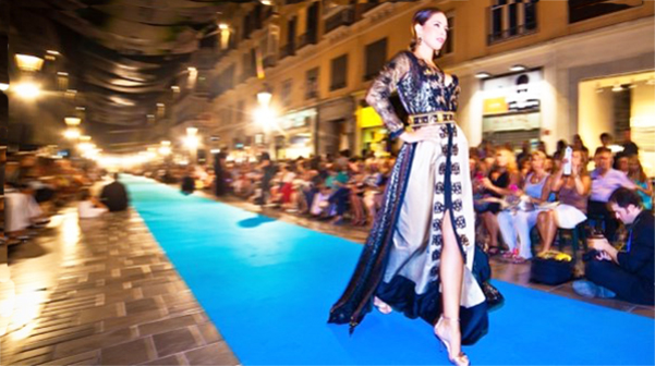 alfombra azul para desfiles de moda